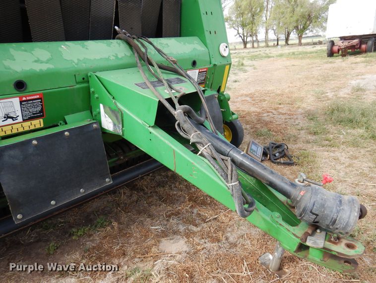 image for item DK0840 2007 John Deere 568  round baler