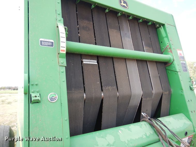 image for item DK0840 2007 John Deere 568  round baler