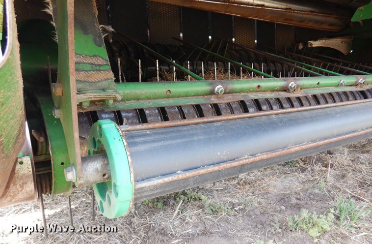 image for item DK0840 2007 John Deere 568  round baler