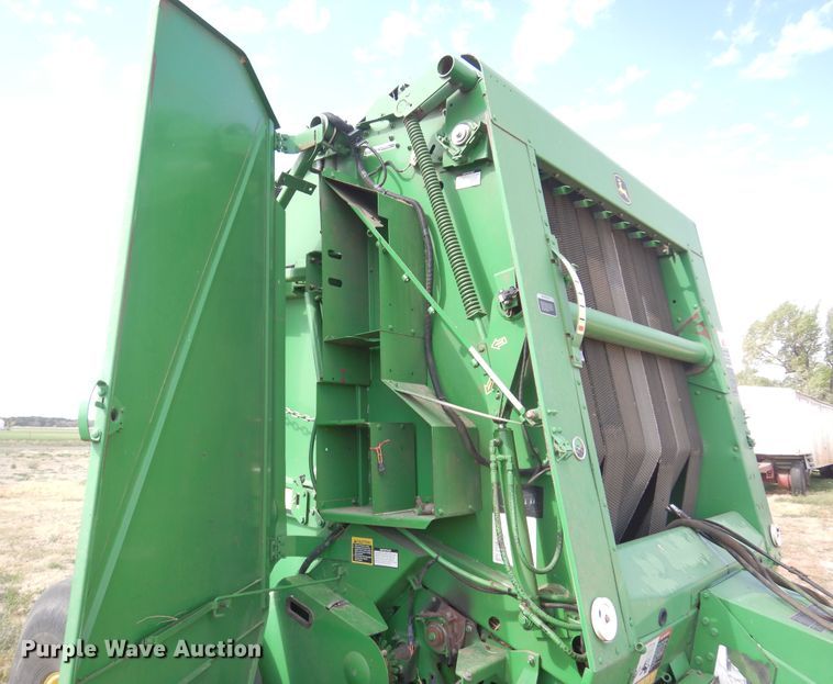 image for item DK0840 2007 John Deere 568  round baler
