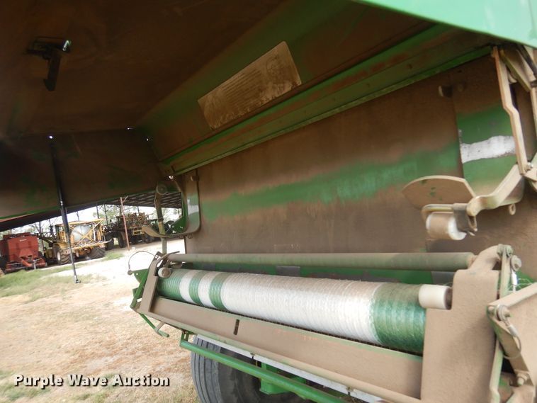 image for item DK0840 2007 John Deere 568  round baler