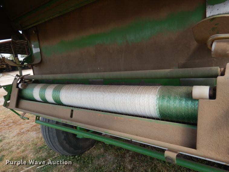 image for item DK0840 2007 John Deere 568  round baler