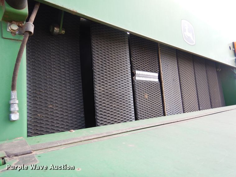 image for item DK0840 2007 John Deere 568  round baler