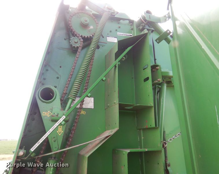 image for item DK0840 2007 John Deere 568  round baler