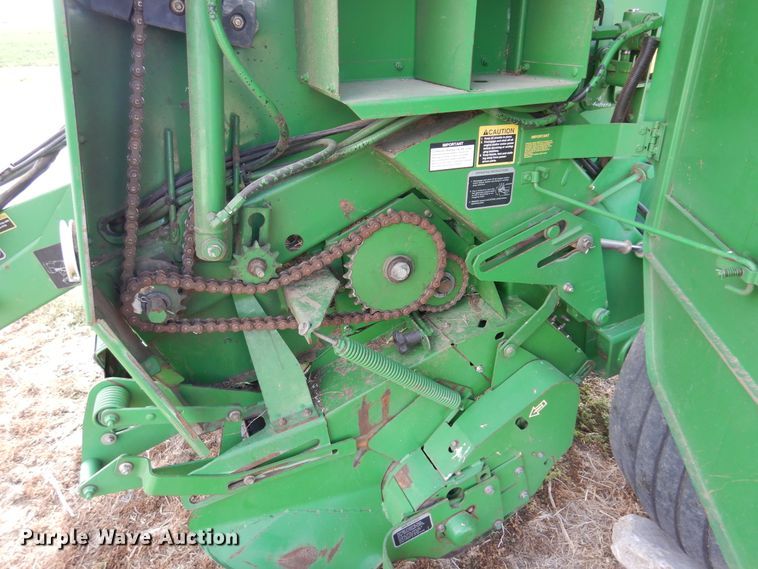 image for item DK0840 2007 John Deere 568  round baler