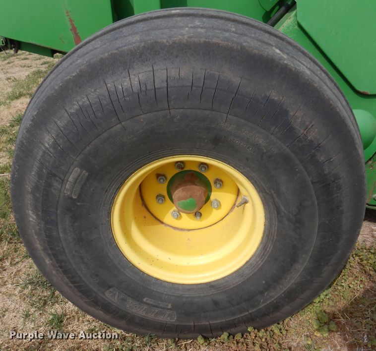 image for item DK0840 2007 John Deere 568  round baler