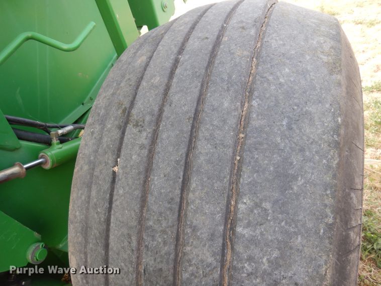 image for item DK0840 2007 John Deere 568  round baler