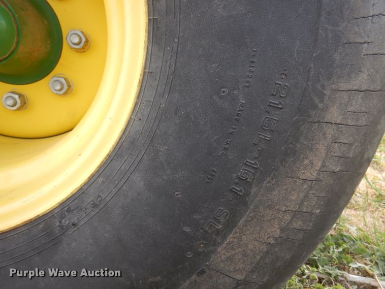 image for item DK0840 2007 John Deere 568  round baler