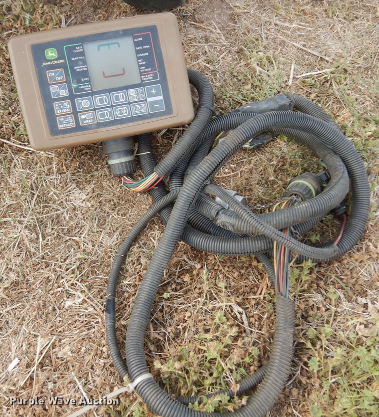 image for item DK0840 2007 John Deere 568  round baler