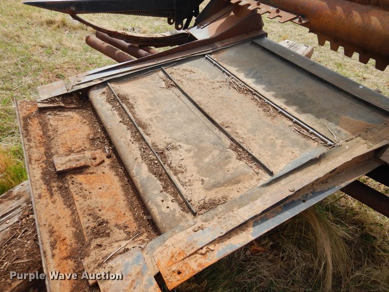 image for item DK0846 1999 MacDon  header adapter