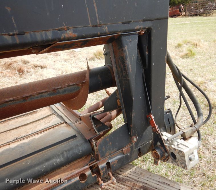 image for item DK0846 1999 MacDon  header adapter