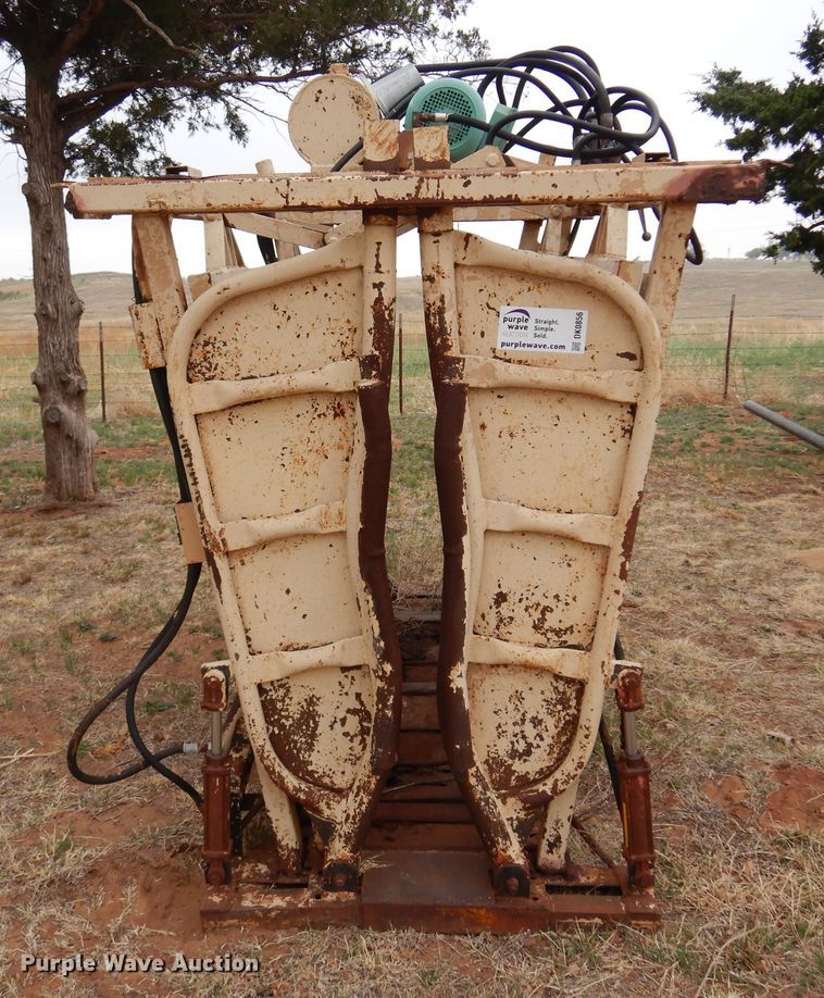 image for item DK0856 C&S  livestock squeeze chute