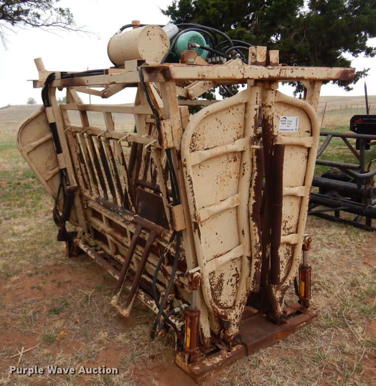 image for item DK0856 C&S  livestock squeeze chute
