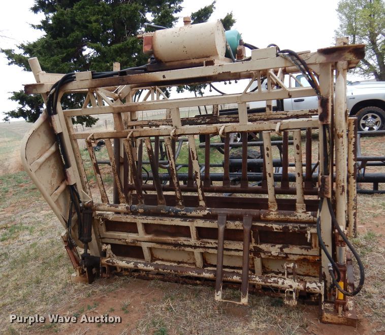 image for item DK0856 C&S  livestock squeeze chute