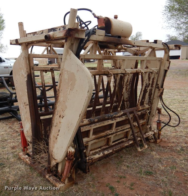 image for item DK0856 C&S  livestock squeeze chute