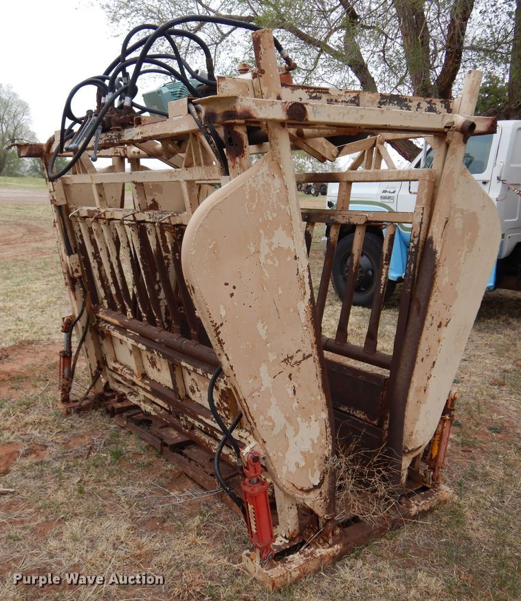 image for item DK0856 C&S  livestock squeeze chute