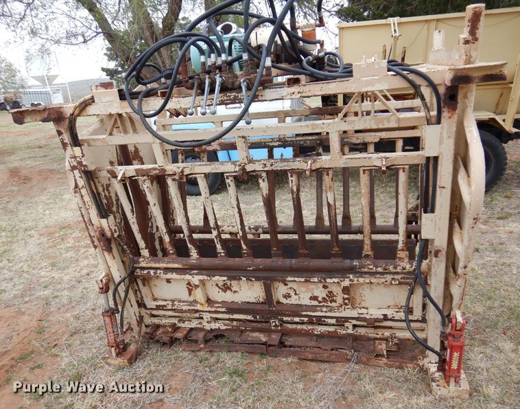 image for item DK0856 C&S  livestock squeeze chute