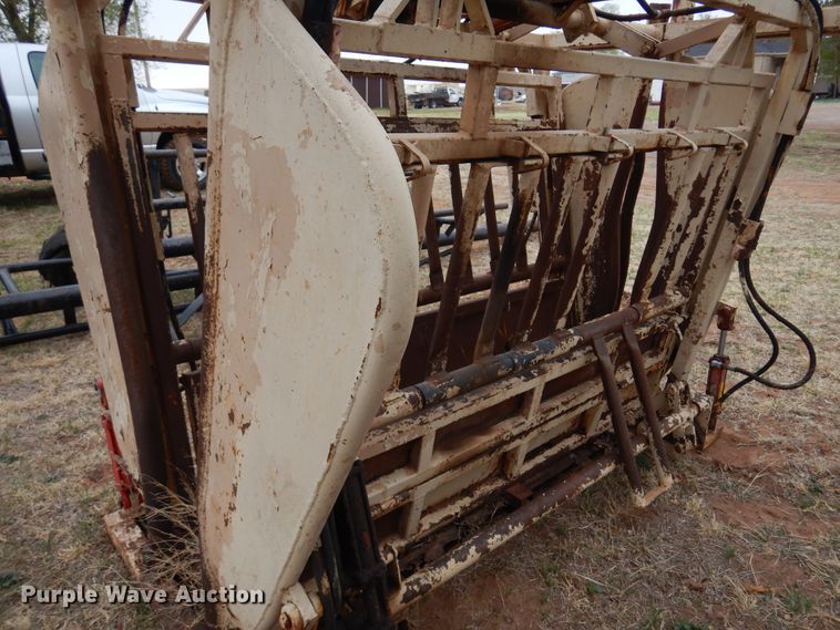 image for item DK0856 C&S  livestock squeeze chute