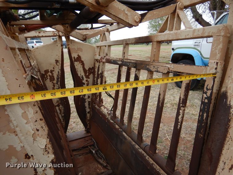 image for item DK0856 C&S  livestock squeeze chute