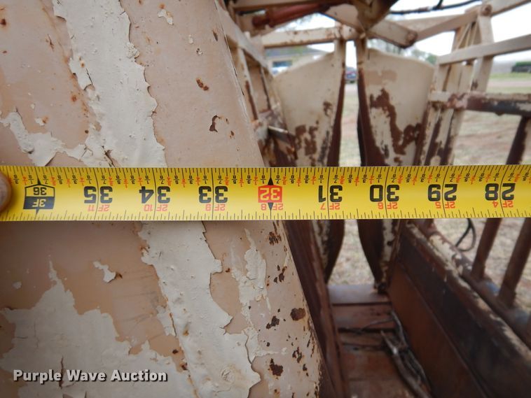 image for item DK0856 C&S  livestock squeeze chute