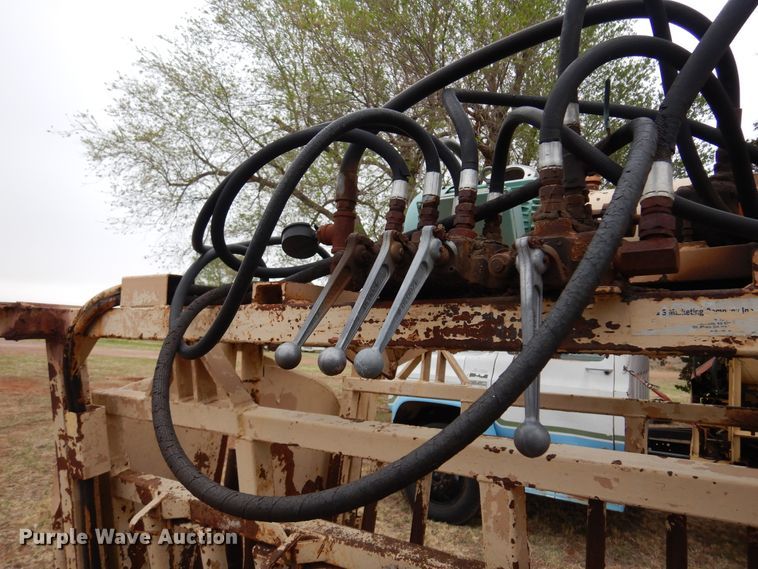 image for item DK0856 C&S  livestock squeeze chute