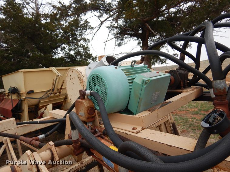 image for item DK0856 C&S  livestock squeeze chute