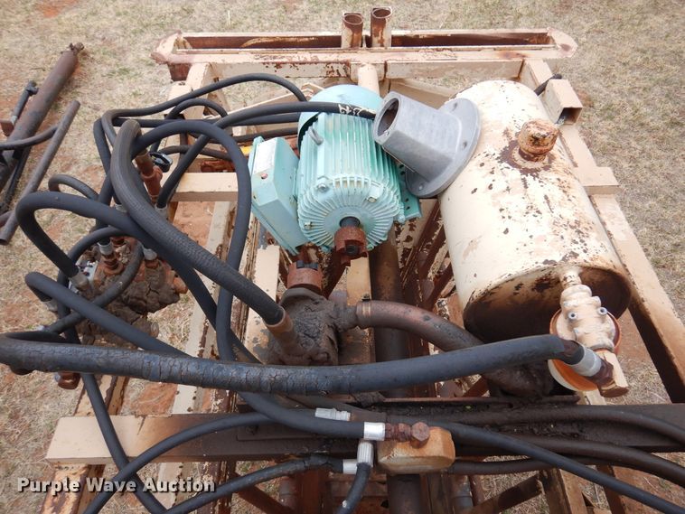 image for item DK0856 C&S  livestock squeeze chute