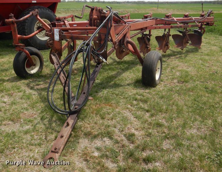 image for item DK0880 International 700  seven bottom plow