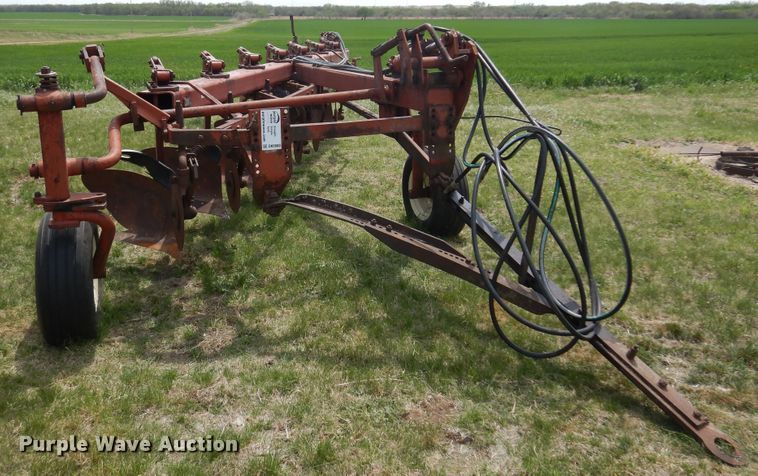 image for item DK0880 International 700  seven bottom plow