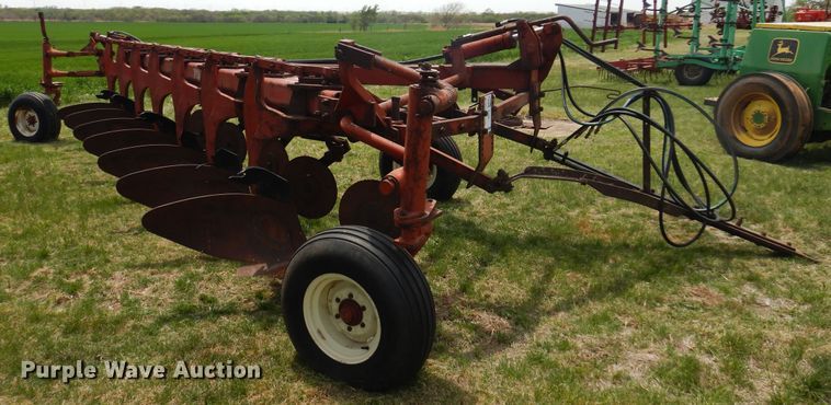 image for item DK0880 International 700  seven bottom plow