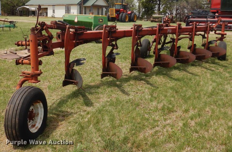 image for item DK0880 International 700  seven bottom plow
