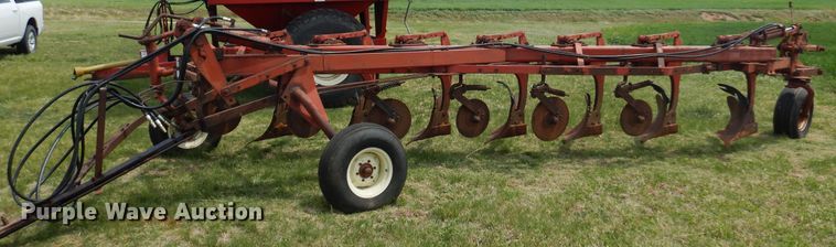 image for item DK0880 International 700  seven bottom plow