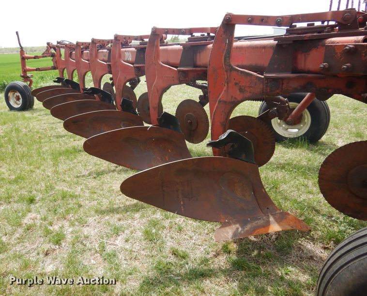 image for item DK0880 International 700  seven bottom plow