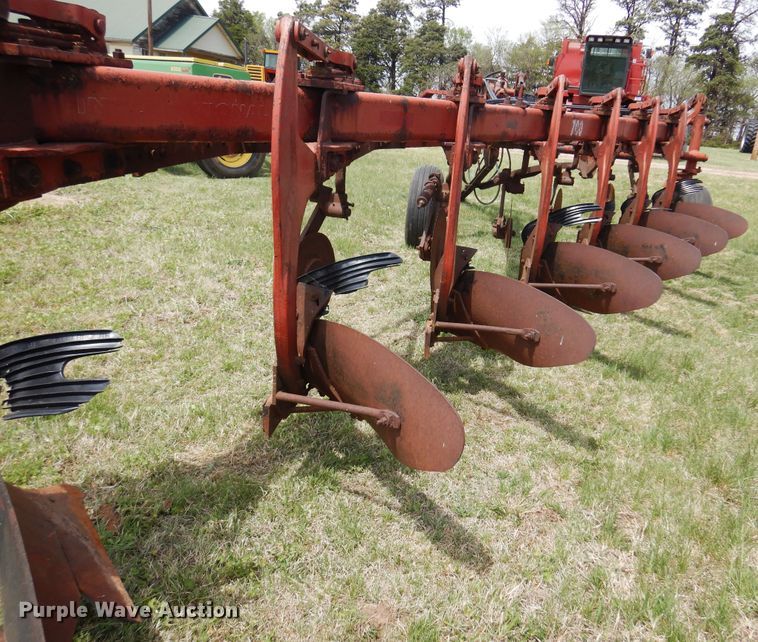 image for item DK0880 International 700  seven bottom plow