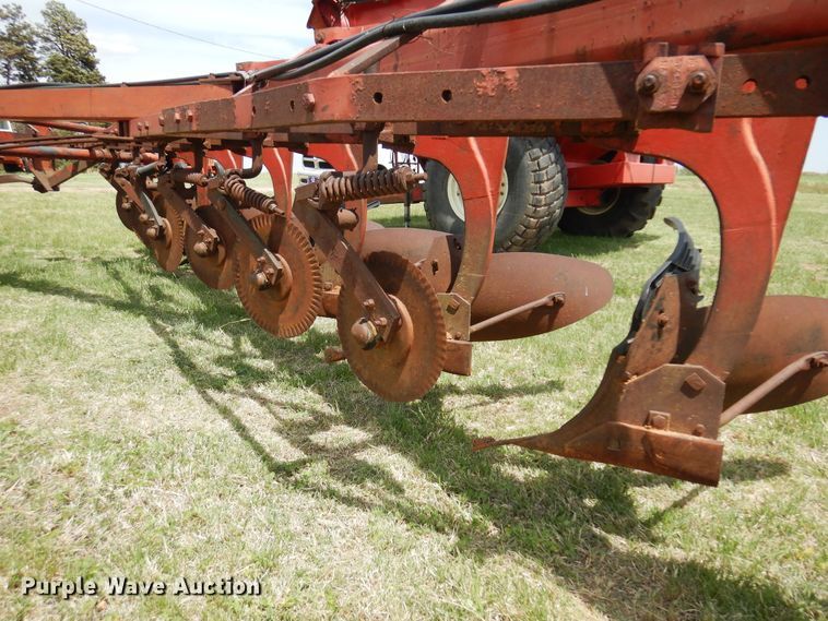 image for item DK0880 International 700  seven bottom plow