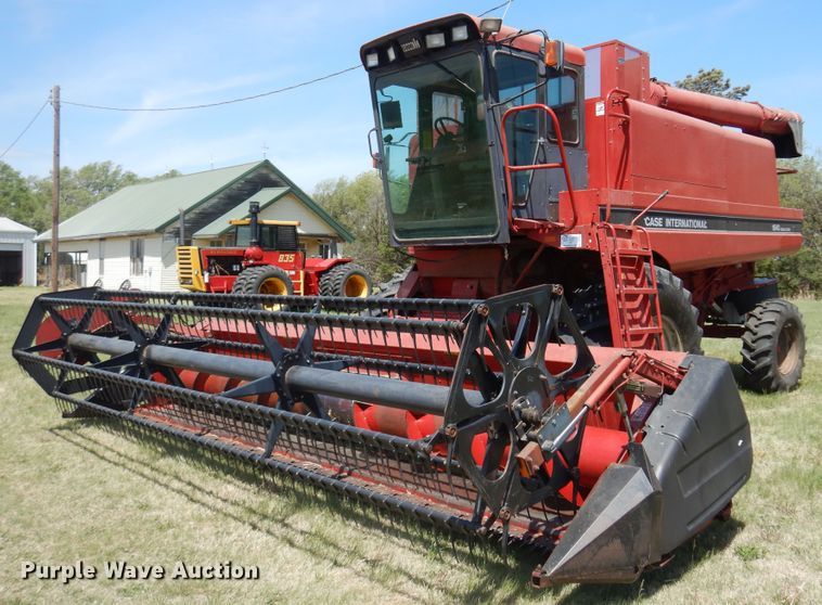 image for item DK0882 1989 Case IH 1640  combine