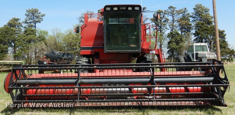 image for item DK0882 1989 Case IH 1640  combine