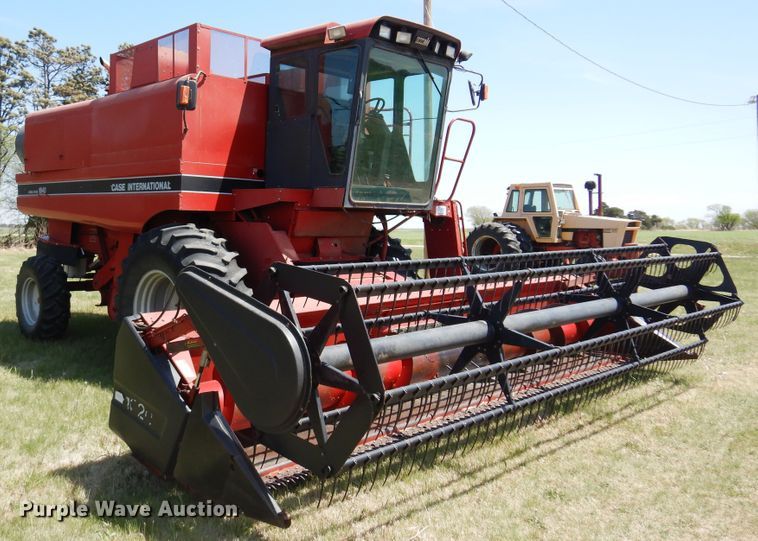 image for item DK0882 1989 Case IH 1640  combine