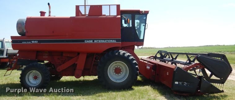 image for item DK0882 1989 Case IH 1640  combine