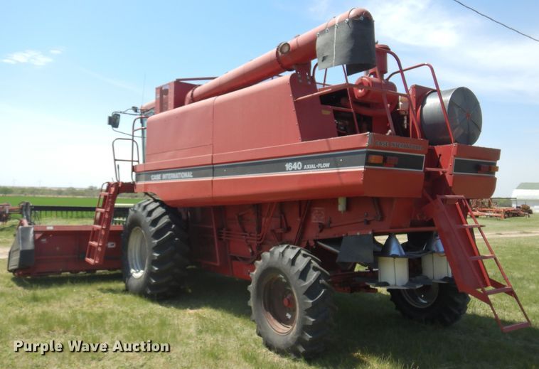 image for item DK0882 1989 Case IH 1640  combine