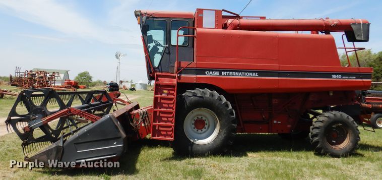 image for item DK0882 1989 Case IH 1640  combine