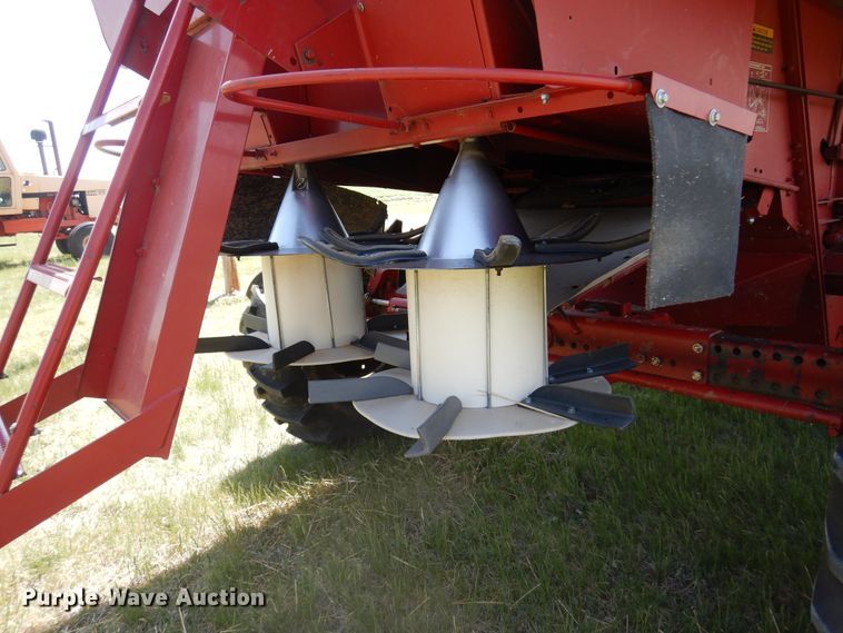 image for item DK0882 1989 Case IH 1640  combine