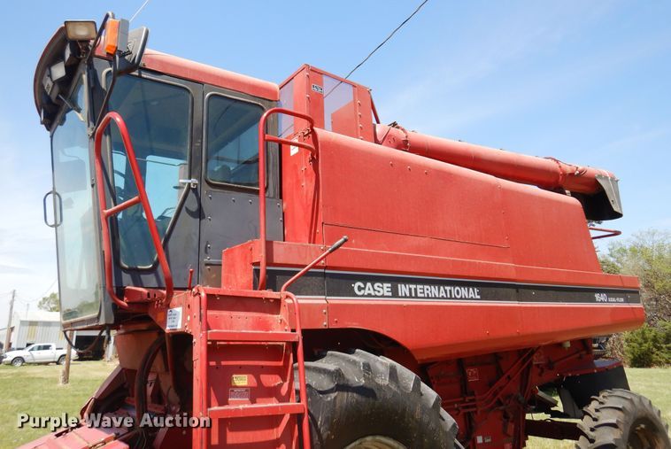 image for item DK0882 1989 Case IH 1640  combine