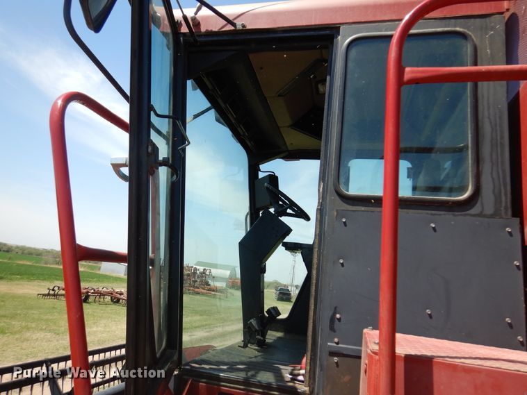 image for item DK0882 1989 Case IH 1640  combine