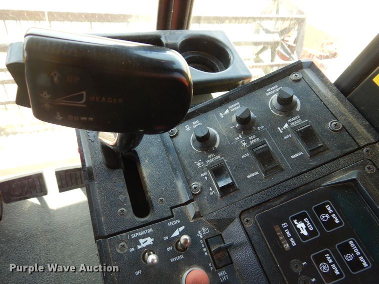 image for item DK0882 1989 Case IH 1640  combine