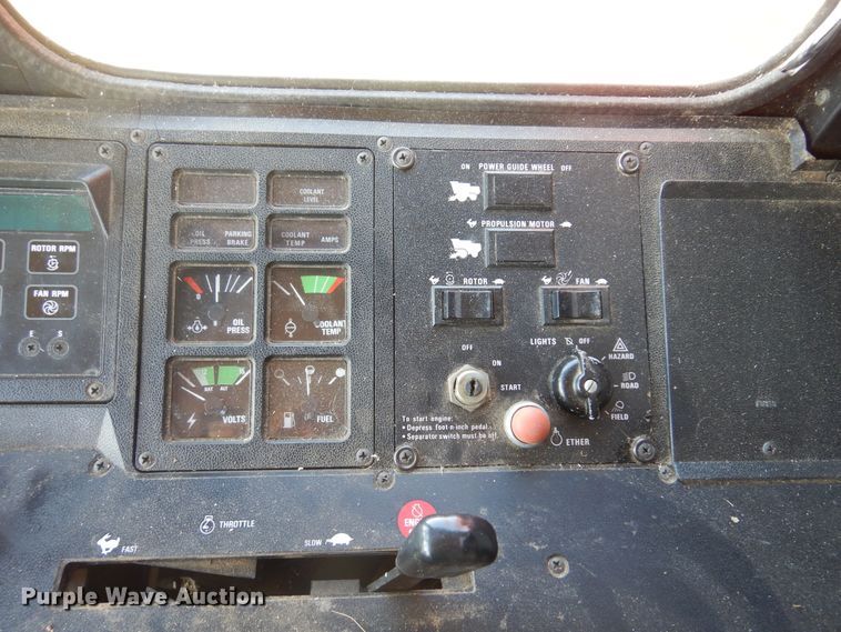 image for item DK0882 1989 Case IH 1640  combine