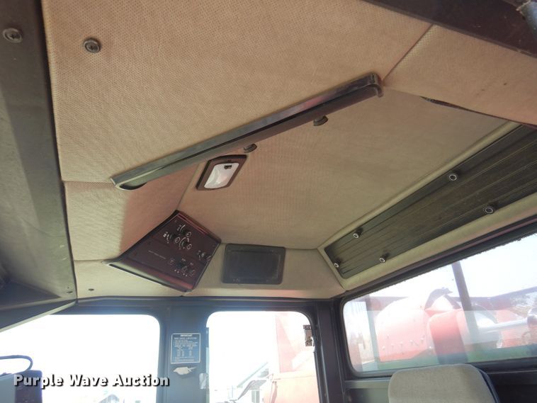 image for item DK0882 1989 Case IH 1640  combine