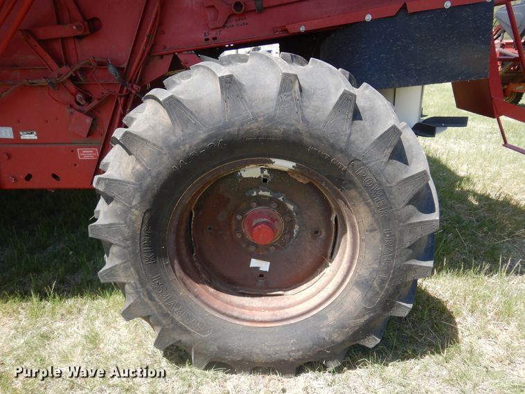 image for item DK0882 1989 Case IH 1640  combine