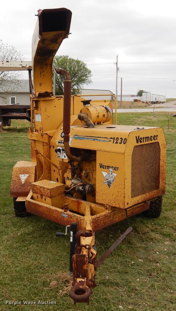 image for item DK0891 Vermeer 1230  wood chipper
