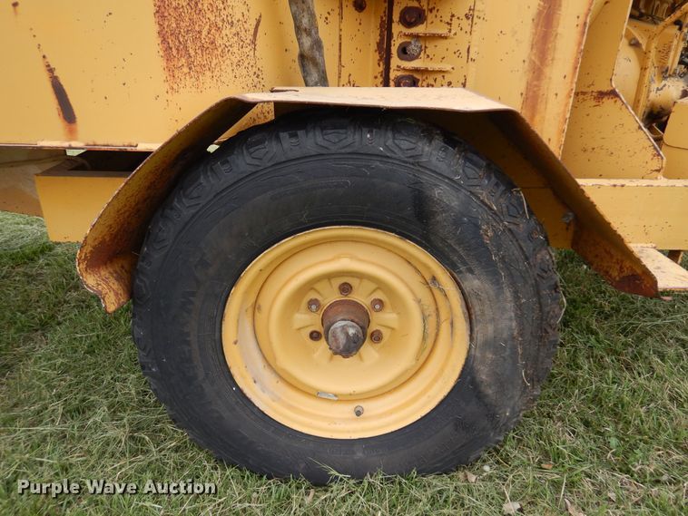 image for item DK0891 Vermeer 1230  wood chipper